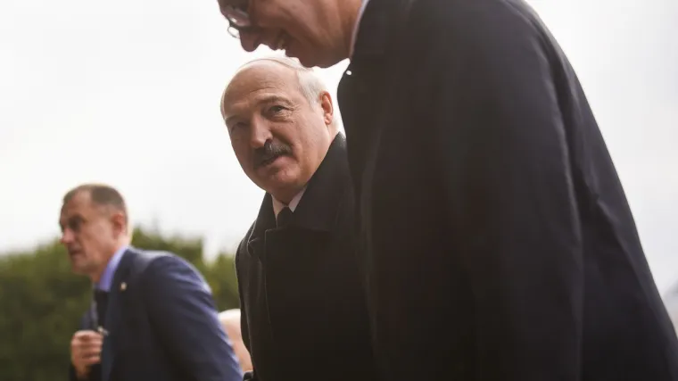 Luka&scaron;enko ozbiljno upozorio Vučića: 'Ako je plan Srbije sjediti istovremeno na tri stolice, to im neće uspjeti'