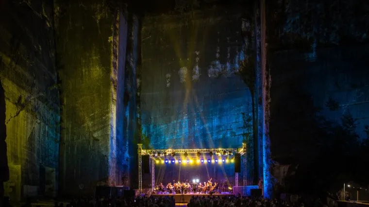 Mladi glazbenici iz publike odu&scaron;evili na vinkuranskoj pozornici u starom rimskom kamenolomu