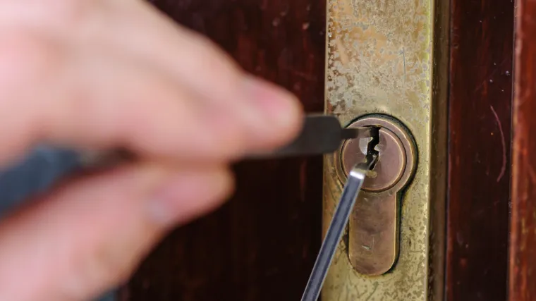 73-godi&scaron;njeg državljanina Srbije uhvatili nakon serije provala za vikend i sumnjiče ga za poveći novac