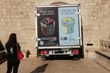 Nadrealan prizor iz Dubrovnika. kamioni čak imaju i bizaran manevar: 'Sofisticirani su... Ali opet ne mogu proći...'