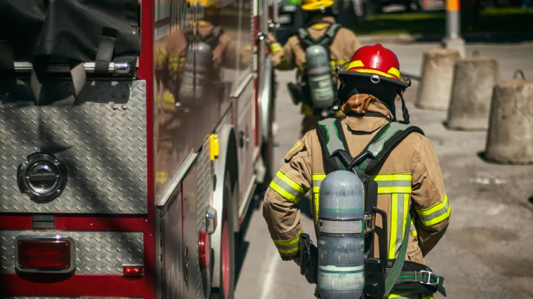 Buknuo požar iznad Rijeke. Na terenu je 49 vatrogasaca, uključene su lokalne i dobrovoljne postrojbe