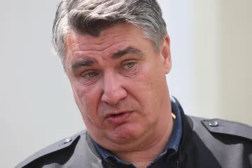 Iz Milanovićeva Ureda reagirali na objavu da je naredio postavljanje daski za crveni tepih: 'Tužno je, ali ne iznenađuje...'