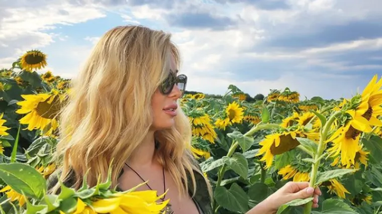 U poljima suncokreta, Lille je najljep&scaron;i cvijet: Pogledajte, svi su se okrenuli za njenim oblinama