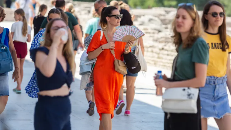 Danas sunčano i vrlo vruće, bez vjetra i oblaka. U subotu navečer nestabilnije i oblačnije uz moguću ki&scaron;u