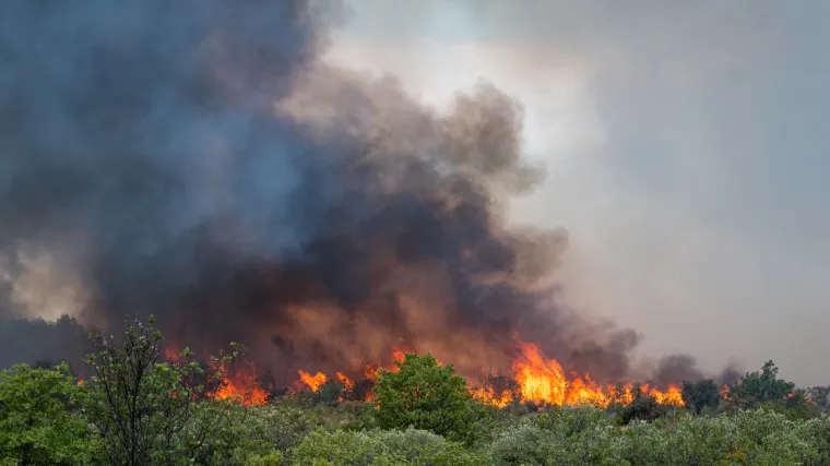 Vatrogasci nemaju odmora! Ponovo izbili požari kod Pađena i Srime: Na terenu brojne snage