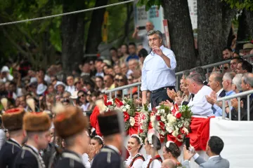 Plenković u Sinju odgovorio Bulju, potvrdio pojeftinjenje goriva. Komentirao i smrt novinara Matijanića