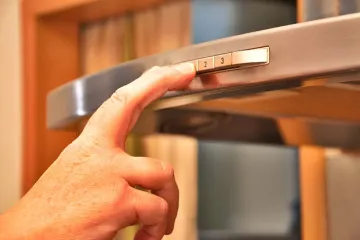 Koja je optimalna visina za postavljanje nape iznad indukcije?