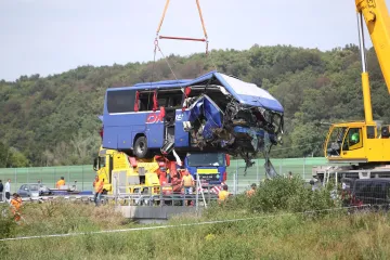 Zdravstveno stanje dvoje putnika autobusa koji je sletio s A4 pogoršalo se