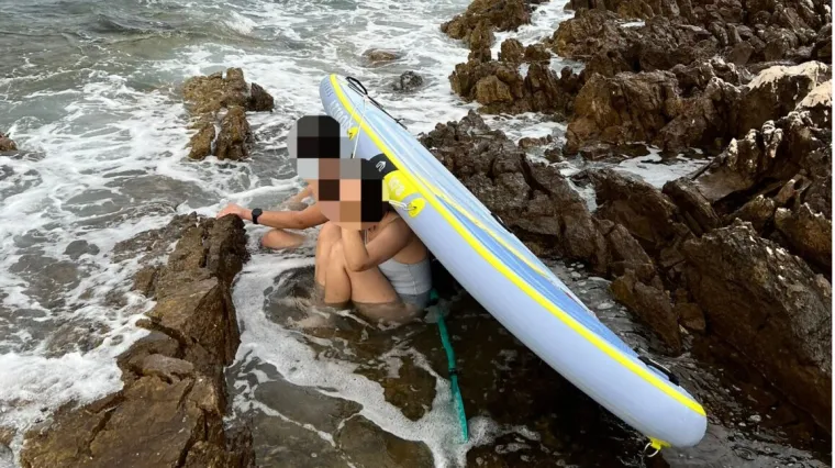 FOTO Maloljetnike na dasci za veslanje valovi izbacili na obalu Brača. Reagirao splitski HGSS