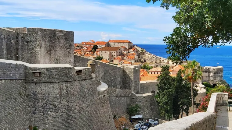 Strava u Dubrovniku umalo završila tragedijom: Uhvatio mladića za noge te ga bacio s visine od gotovo pet metara