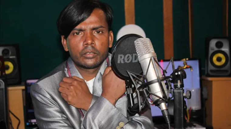 Policija mu je poručila da je preružan da bi bio pjevač, a zatim ga natjerala da se svima ispriča &scaron;to glasom ubija klasike