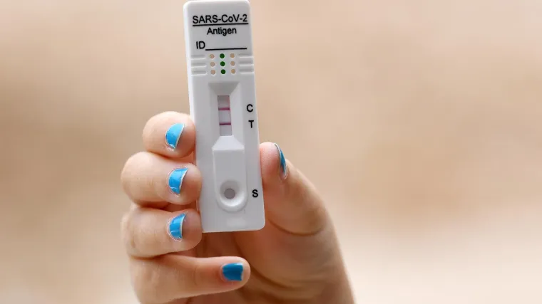 Objavljene nove koronabrojke: Umrlo je 12 ljudi, ukupan broj aktivnih slučajeva veći od 7700