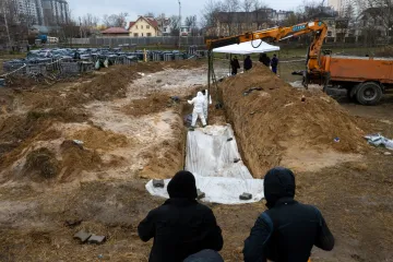 Četiri mjeseca nakon što su svijet obišle grozne fotografije masakra u Buči, pokopano 15 žrtava. Neidentificirani