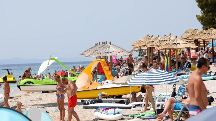 Vučić priča, a karavane prolaze: Srpskih turista vi&scaron;e čak i nego 2019., a mnogi dolaze i na rad: 'Do&scaron;la sam jer mi je lijepo. Jel' tako?'