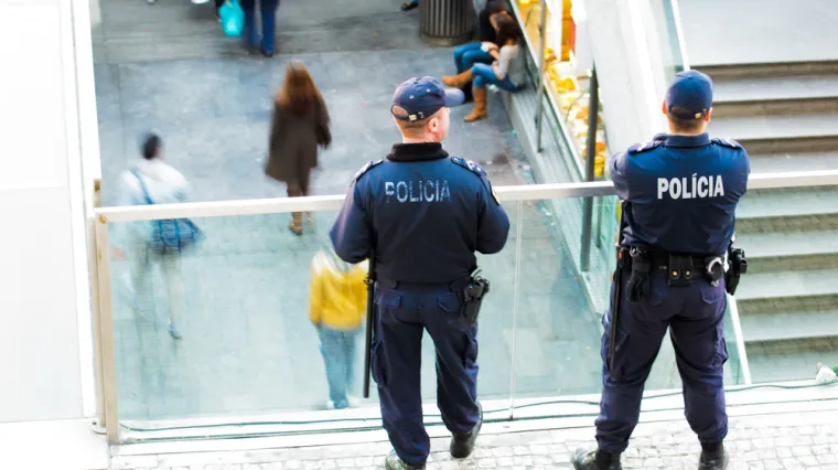 Navijač Hajduka uhićen zbog napada na TV snimatelja, policija uzvratila Torcida&scaron;ima suzavcem i pendrecima