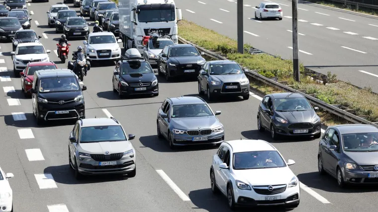 Prometna nesreća na autocesti kod tunela Učka, prekinut promet u oba smjera. Nesreća i na A3