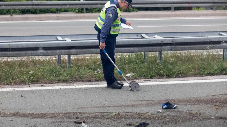 Sudarila se dva kombi vozila i cisterna: Jedna osoba je poginula, a dvije su ozlijeđene
