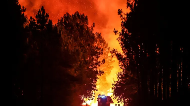 Čudovi&scaron;ni požar &scaron;iri se Francuskom uslijed eksplozivnog koktela vrućine, vjetra i su&scaron;e; U pomoć stižu stotine vatrogasaca iz drugih zemalja