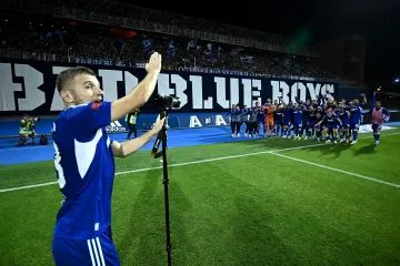 Pogledajte kakav je kaos zavladao Maksimirom: Livi 'tlačio' Ivanušeca, Ristovski fotografira, a Oršić pozira s protezom