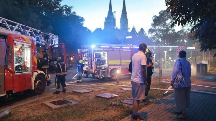 Požar u centru Zagreba: 'Vi&scaron;e od &scaron;est vatrogasnih vozila projurilo je Savskom cestom'