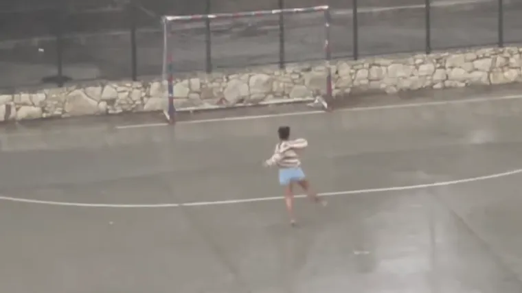 Splićanka zaplesala na kiši pa postala hit na društvenim mrežama: 'Osjećam kao da sam u filmu'