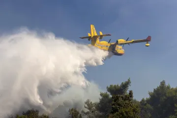 Buknuo požar na više lokacija u Istri, stigli kanaderi: Jedan je ugašen a dva su lokalizirana