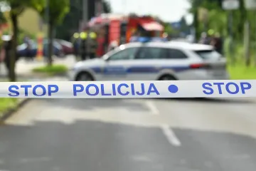 Vozač (26) kod Đurđevca sletio s ceste, udario u betonski most i prevrnuo se na krov, odvezla ga Hitna