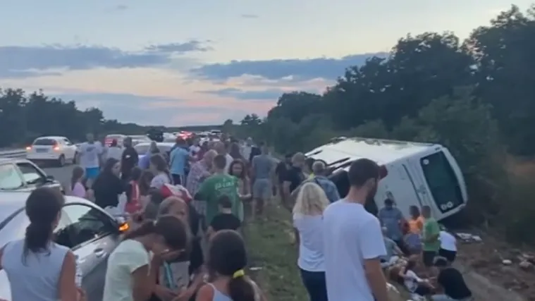 Novi detalji: Prevrnuo bus iz Srbije pun &scaron;kolaraca. Vozač je u pritvoru, jedno dijete kritično