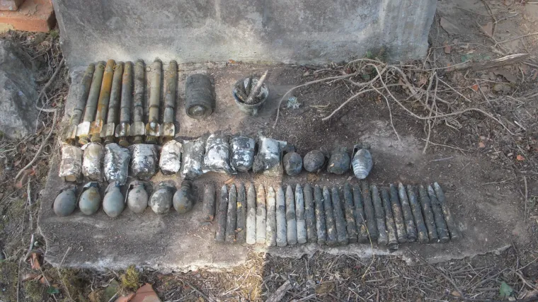 Čistio je bunar pa prona&scaron;ao vreću s tromblonskim minama i čak 19 bombi!