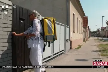 Bolna realnost umirovljenika: Rade da prežive! Smirna dostavlja 12 sati dnevno, a Jasminka je turistički vodič