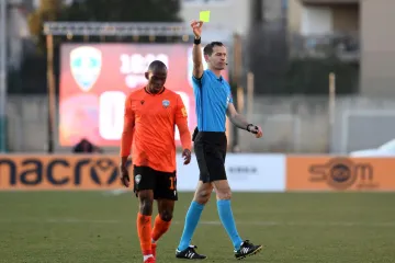 Skandal na utakmici Zadra i Šibenika. Navijači rasistički vrijeđali igrača i gađali ga bananom, a prijetili su i srpskom nogometašu