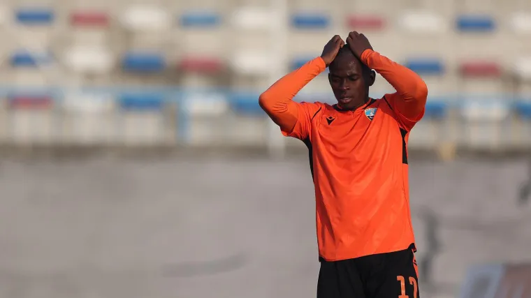 U Zadru prekinuta utakmica zbog rasizma: Navijači bacili bananu u teren