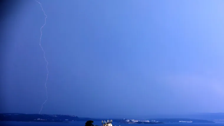 Nakon paklenih vrućina od 38 stupnjeva zalit će nas ki&scaron;a, i to žute boje! Meteorolog pojasnio odakle dolazi i &scaron;to nosi sa sobom