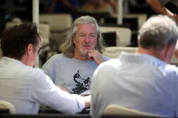 Utrka pošla po zlu: Poznati voditelj završio u bolnici, autom se zabio u zid tunela jureći 120 na sat