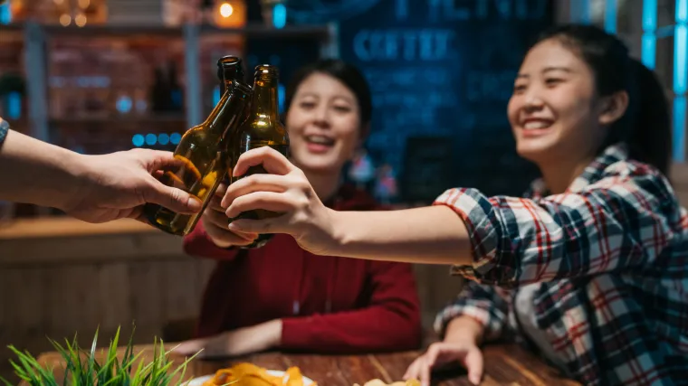 Japanska vlada želi da mladi piju vi&scaron;e alkohola. Njihova je porezna pokrenula 'alkoholnu kampanju'
