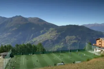 Najviše nogometno igralište u Europi: Putuje se žičarom, a gledanost je veća nego u nekim utakmicama HNL-a