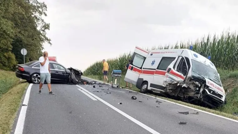Vozač Audija koji se sudario s kombijem saniteta napuhao 1.6 promila: Onkološkoj pacijentici slomljeno nekoliko rebara