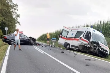 Vozač Audija koji se sudario s kombijem saniteta napuhao 1.6 promila: Onkološkoj pacijentici slomljeno nekoliko rebara