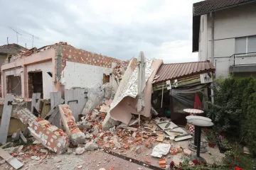 Prilikom rušenja starog hotela u Zagrebu, odvojio se zid i prepolovio susjednu pečenjaru