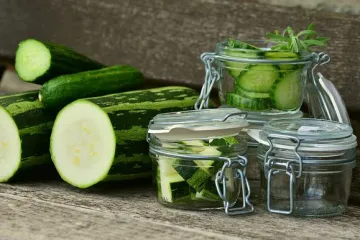 Kako se priprema ukusna salata od sirovih tikvica?