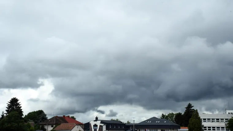 Danas pretežno oblačno uz povremenu ki&scaron;u. Temperatura će prema vikendu u cijeloj Hrvatskoj rasti