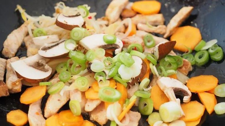 Meso i povrće u woku odličan izbor za brzi i jednostavan ručak