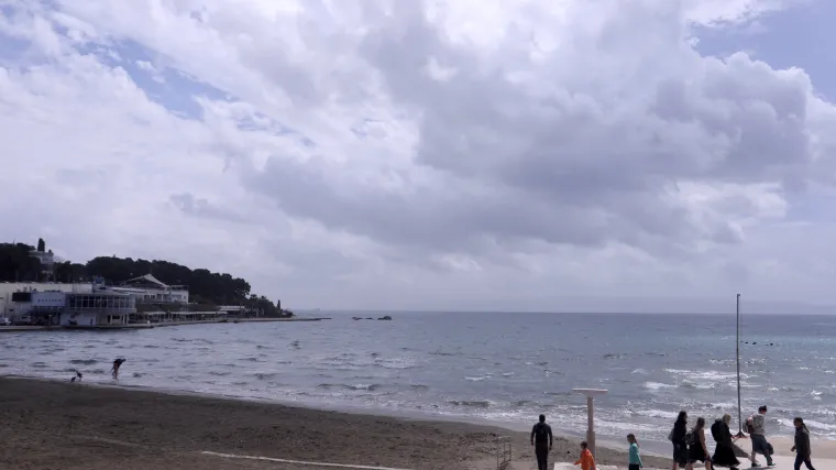 I dalje promjenjivo, ponegdje uz malo ki&scaron;e, ali kasnije razvedravanje. Idućih dana sve sunčanije i toplije