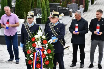 Izaslanstvo Vlade položilo vijence na Golom otoku i otočiću Sveti Grgur:  'Važno je da njegujemo kulturu sjećanja'
