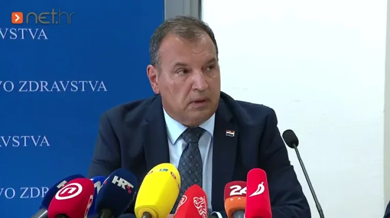 Beroš odgovarao na pitanja o lijeku za Covid Paxlovidu: 'Laž je da imam ugovor na stolu za potpis'