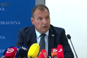 Beroš odgovarao na pitanja o lijeku za Covid Paxlovidu: 'Laž je da imam ugovor na stolu za potpis'