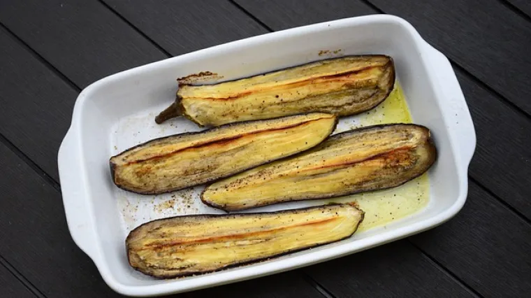 Patlidžani pripremljeni u pećnici kao prilog ili glavno jelo bez mesa