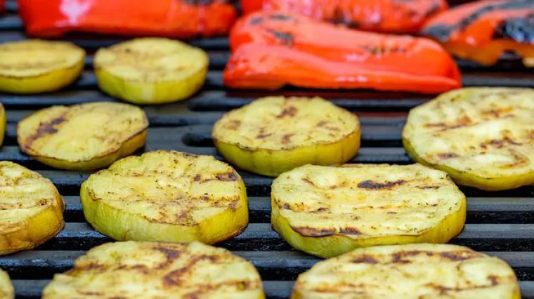 Patlidžani na ro&scaron;tilju odličan prilog s ro&scaron;tilja