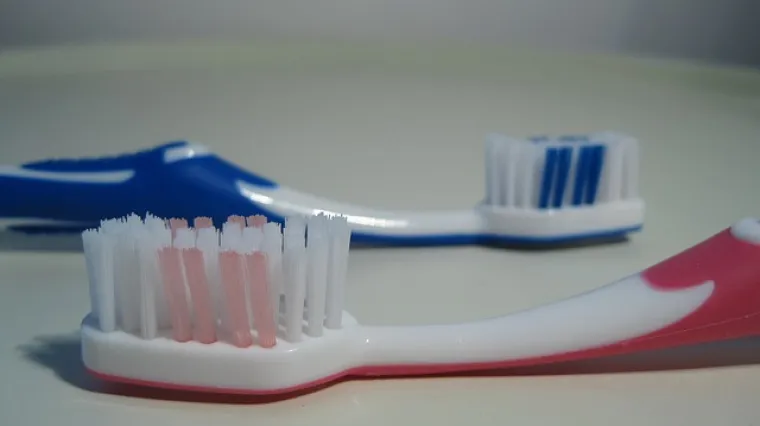 Kako očistiti četkicu za zube?