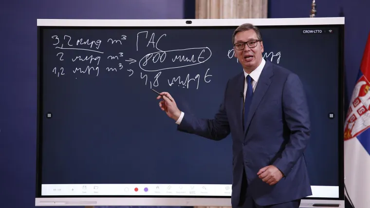 Vučić na presici crtao po ploči pa ga pitali za Hrvatsku:  'Oni su ekonomski već 200 godina napredniji od Srbije'